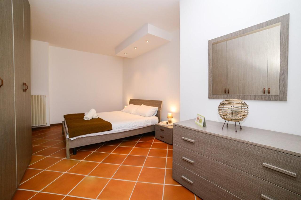 Loft Free Parking Agli Ulivi Moderno E Spazioso Apartment Peschiera del Garda Bagian luar foto