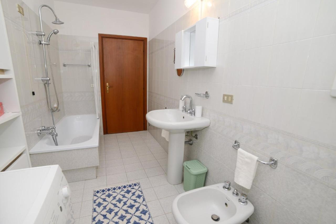 Loft Free Parking Agli Ulivi Moderno E Spazioso Apartment Peschiera del Garda Bagian luar foto